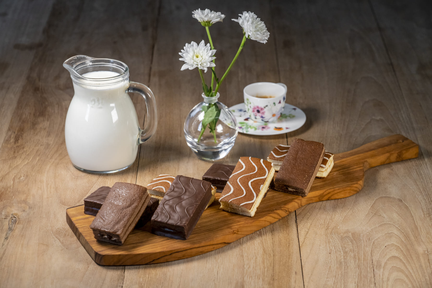 colazione italiana merendine latte e caffè