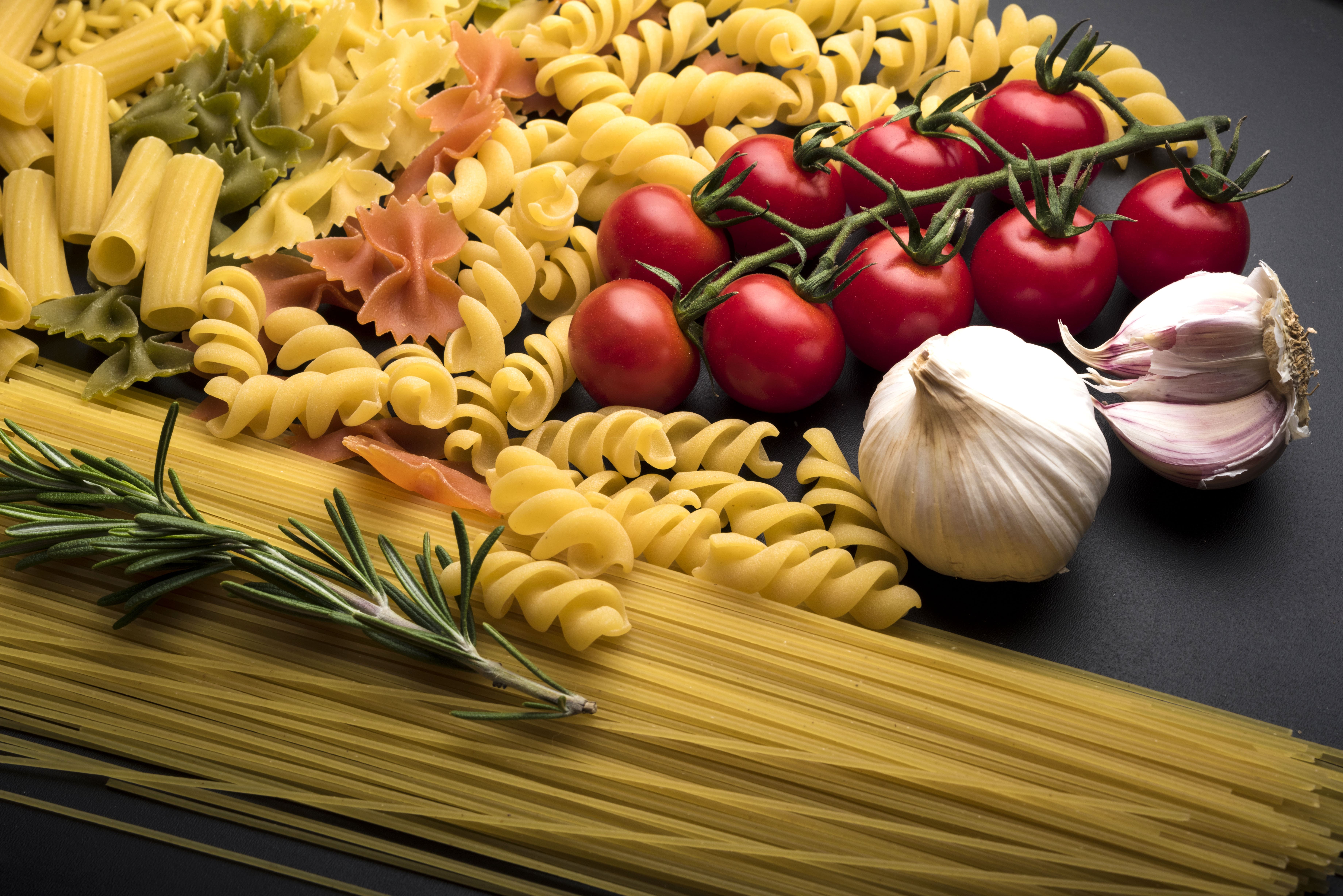 pasta aglio pomodorini e altri prodotti italiani